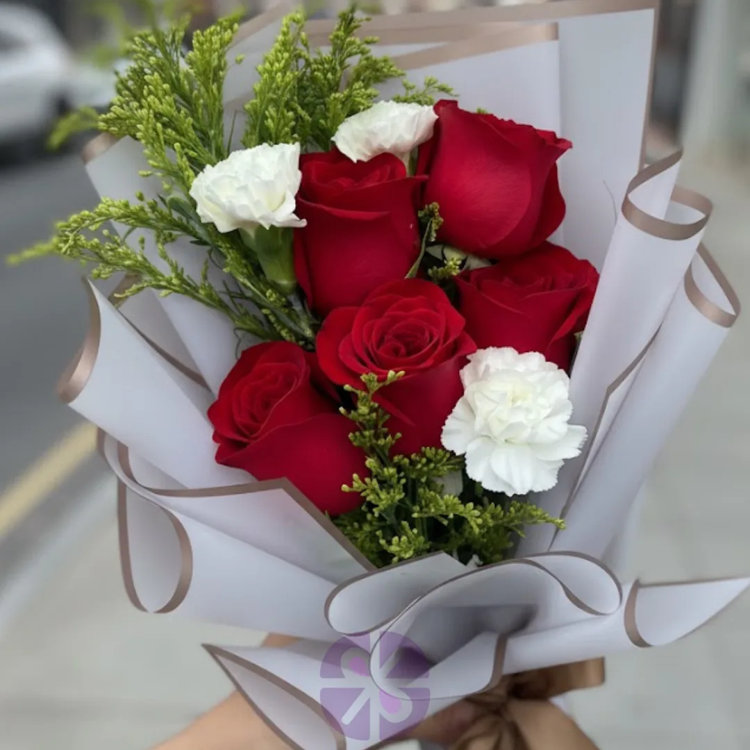 Classic Passion Red Rose & White Carnation Hand Bouquet