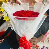 Premium 100 Fresh Red Roses Bouquet with Elegant White Wrapping & Red Ribbon – photo 4