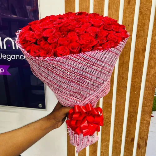 Classic 100 Red Roses Bouquet with Elegant Red Net Wrapping & Ribbon – Perfect for Proposal, Anniversary & Valentine’s Day
