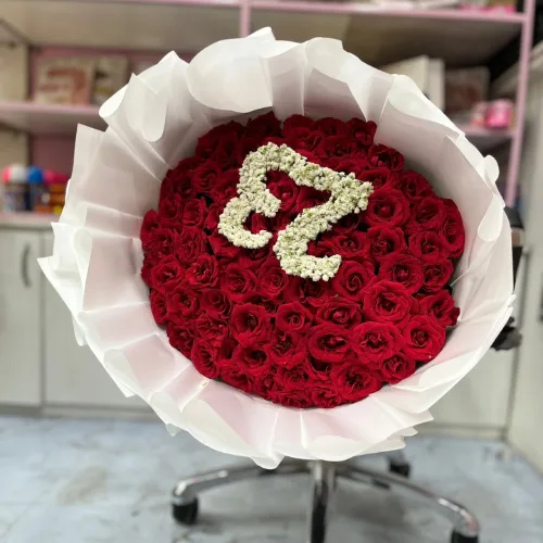 100 Premium Red Roses Bouquet with Fully Customizable Name or Number Design – Perfect for Proposal, Anniversary & Valentine’s Day