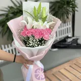 Premium White Lily, Pink Rose & Gypsy Hand Bouquet – photo 1
