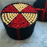 The Quartette of Luxury: Rose & Ferrero Grand Round Box – photo 2