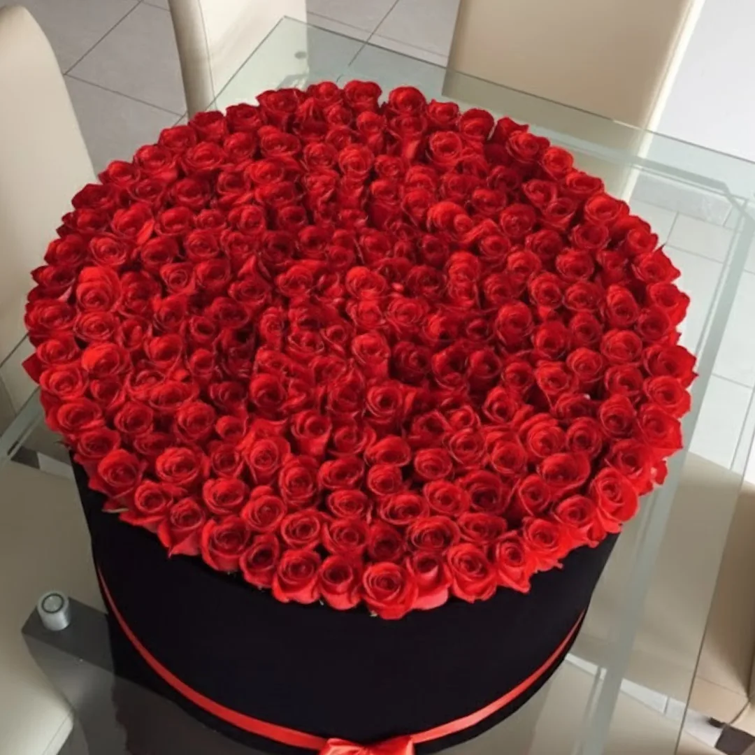 300 Luxury Red Roses with Black Round Box