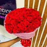 Classic 100 Red Roses Bouquet with Elegant Red Net Wrapping & Ribbon – Perfect for Proposal, Anniversary & Valentine’s Day – photo 3