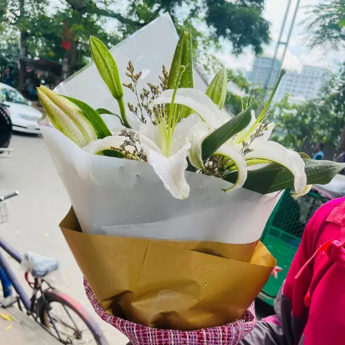 Elegant White Lily Bouquet Gift