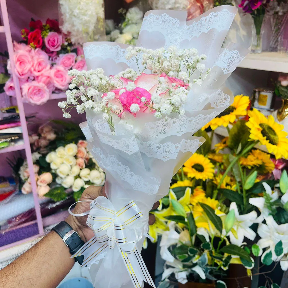 Clasic Pink Shade Roses & Baby's Breath Hand Bouque