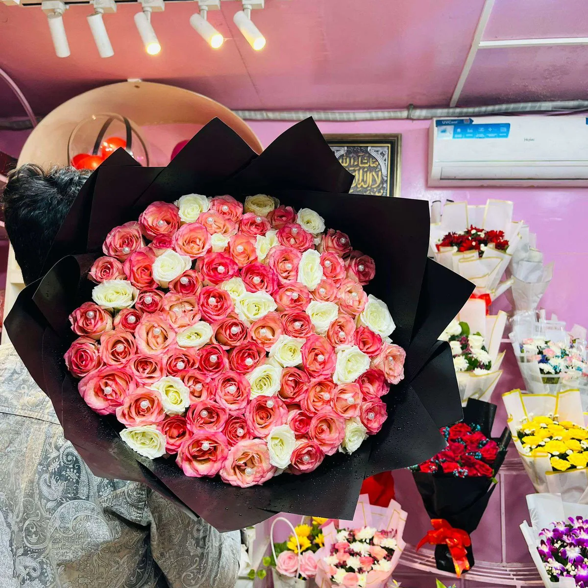 100 Pink & White Rose Bouquet – Premium Valentine Love Arrangement