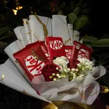 The Golden Indulgence: KitKat Rose & White Gold Bouquet – photo 2