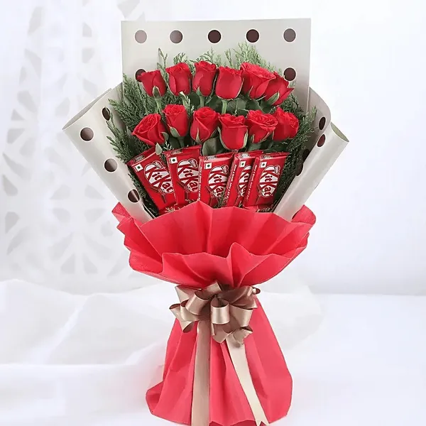 Red Rose & KitKat Chocolate Bouquet