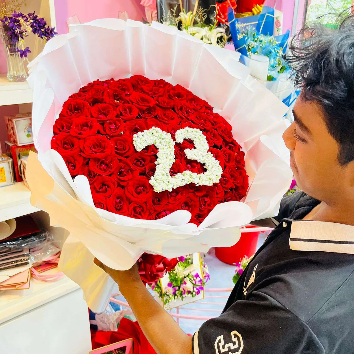 100 Premium Red Roses Bouquet with Fully Customizable Name or Number Design – Perfect for Proposal, Anniversary & Valentine’s Day